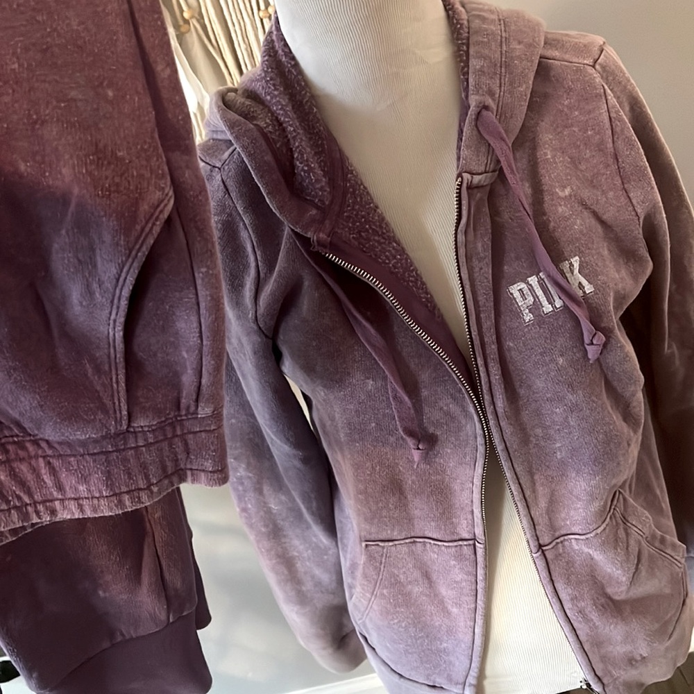 PINK Varsity Jogger Sweatsuit 💜